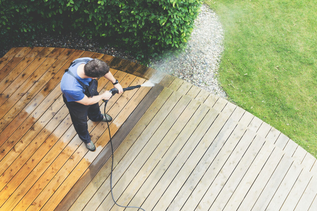 Getting A Custom Deck: 5 Great Benefits For Homeowners a custom deck