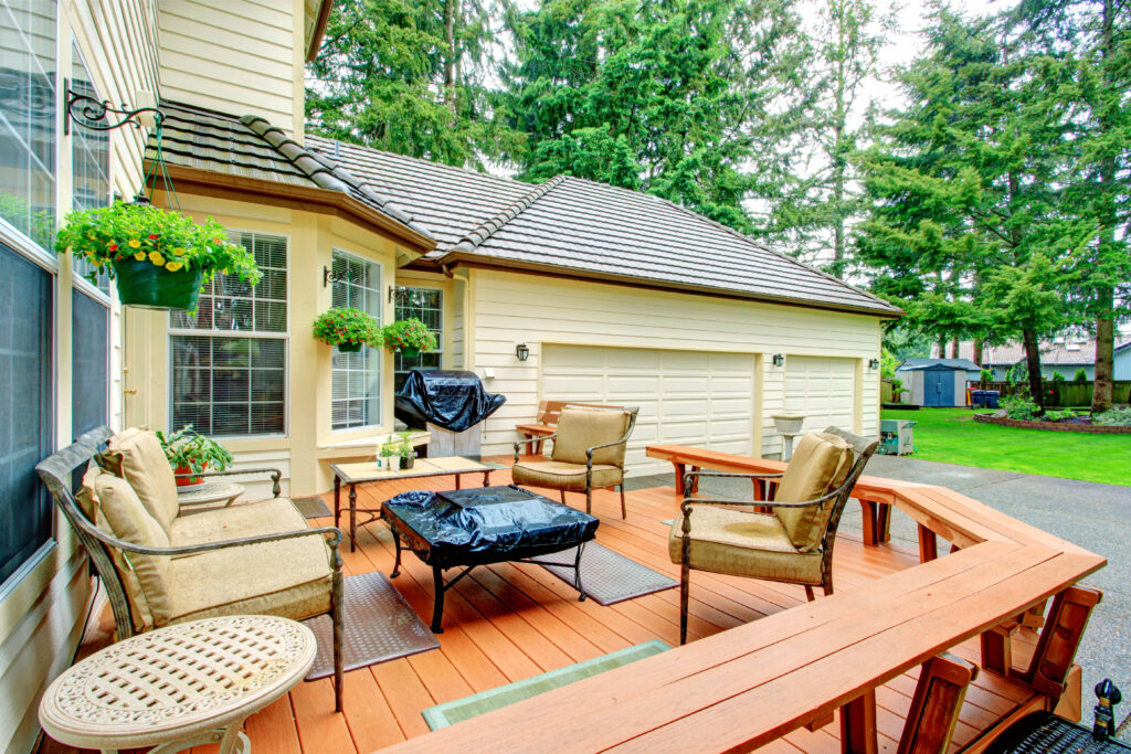 Getting A Custom Deck: 9 Great Ways You Can Upgrade This New Space Upgrade a custom deck